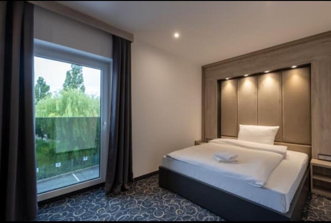 Hotel Business Bay Das Ehemalige Staycation Hotel Sindelfingen Luaran gambar