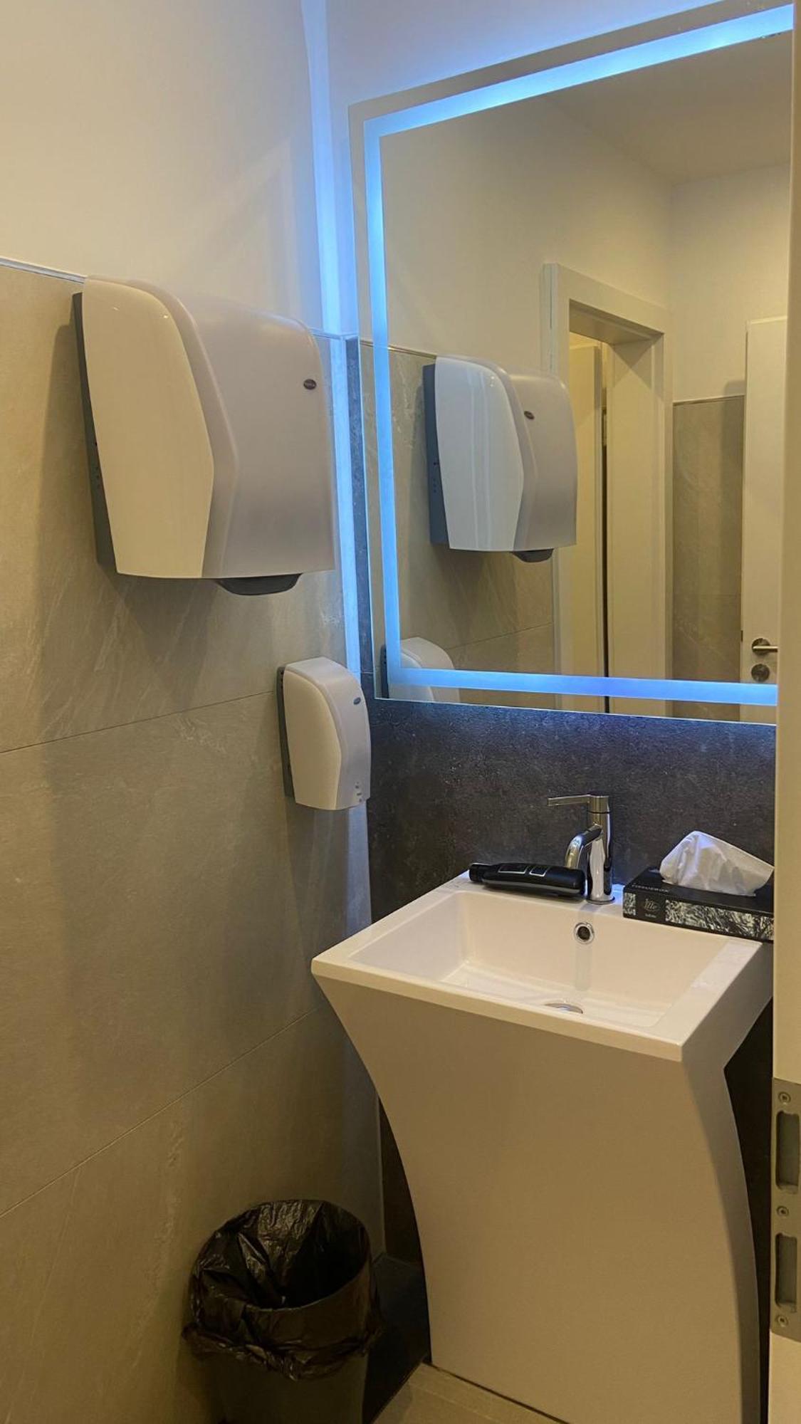 Hotel Business Bay Das Ehemalige Staycation Hotel Sindelfingen Luaran gambar
