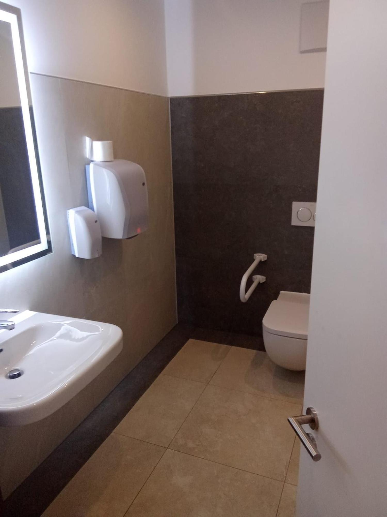 Hotel Business Bay Das Ehemalige Staycation Hotel Sindelfingen Luaran gambar